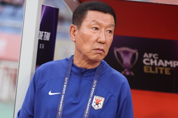 崔康熙：从年初开始队内氛围就有些困难，球员和指导教练员组依然很信任